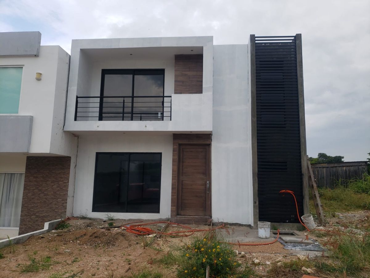 CASA EN VENTA EN CLUB RESIDENCIAL LOMAS VERDES, TUXTLA GUTIERREZ |  EasyBroker