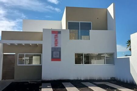 Casa en Venta en Real de Juriquilla - ¡Recámara en Planta Baja!