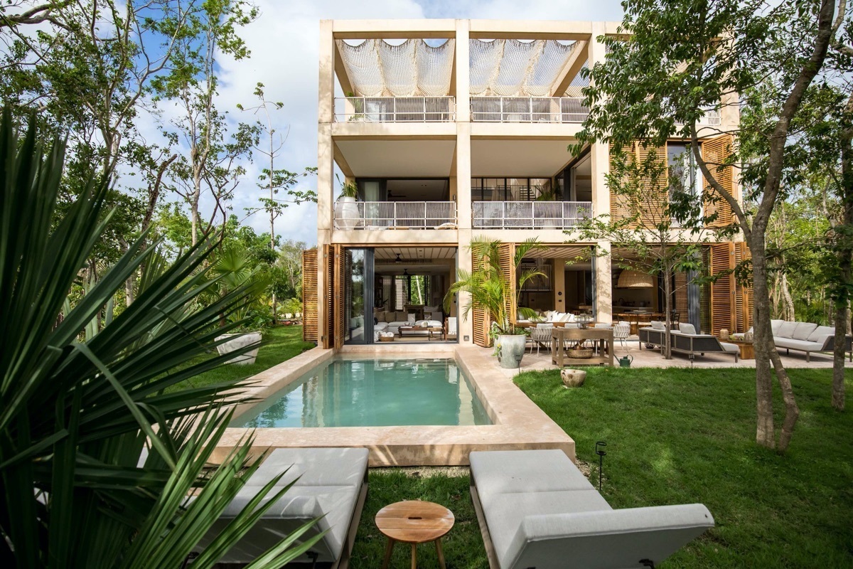 Luxury 4 bedroom private garden villa in Playa del Carmen