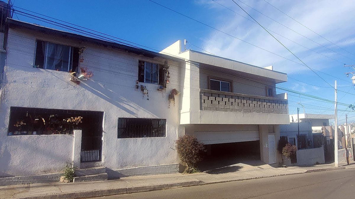 Se vende amplia casa en col. Hidalgo, Tijuana PMR-1514