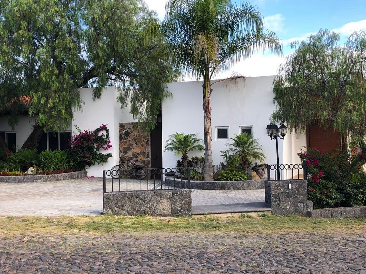 HERMOSA CASA DE UNA PLANTA EN BALVANERA CON VISTA A CAMPO DE GOLF