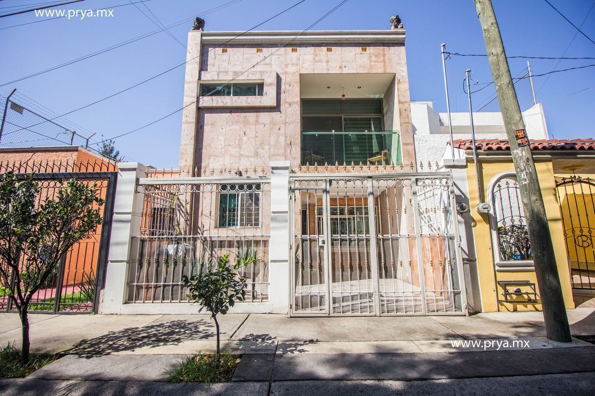 Casa En Venta En Av.,Acueducto, Jardines Del Valle, Zapopan, Jalisco ...