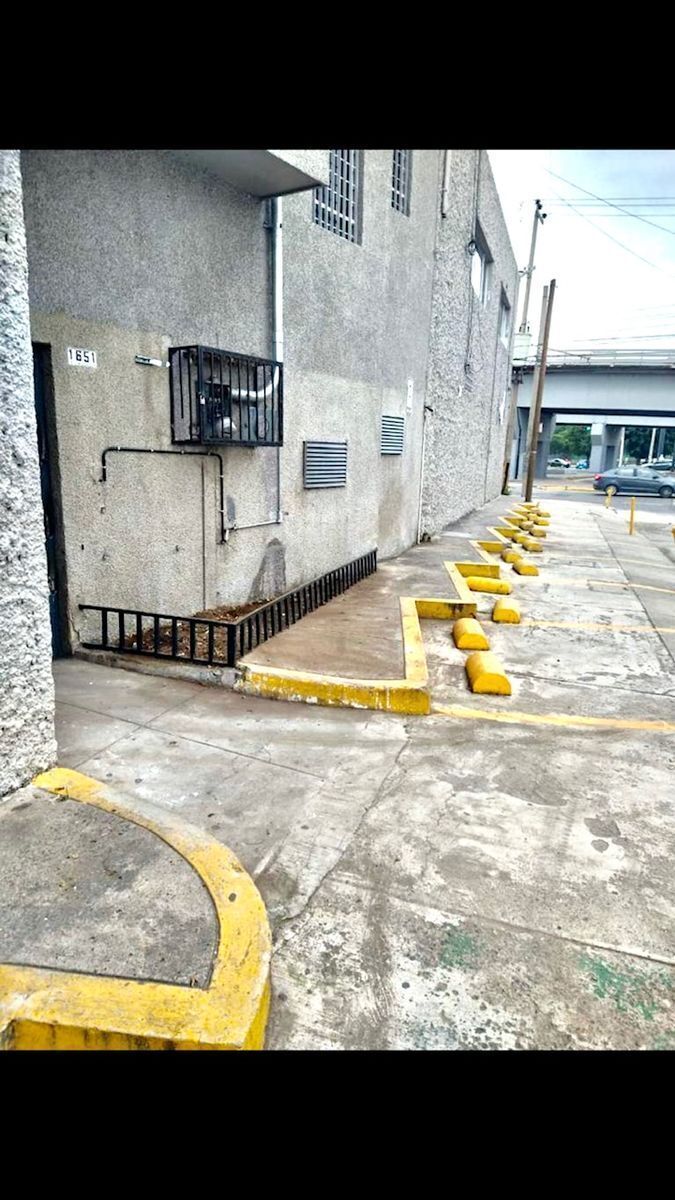 3 de 19: ESTACIONAMIENTO POR CALLE TABACHIN
