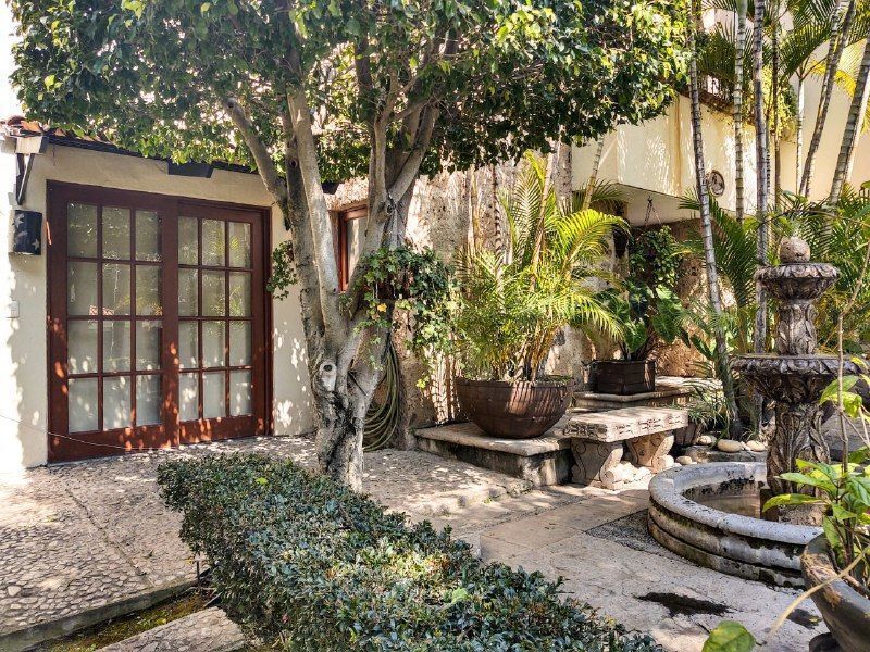 2 de 41: Fuente en exterior de ingreso principal