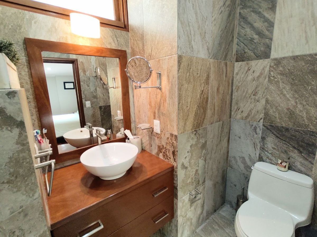 41 de 41: Baño completo recámara secundaria #3