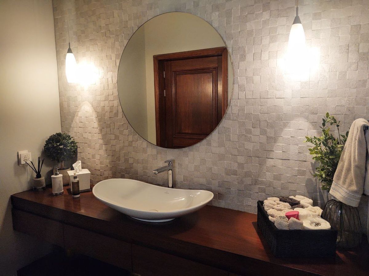 21 de 36: Medio baño de visitas