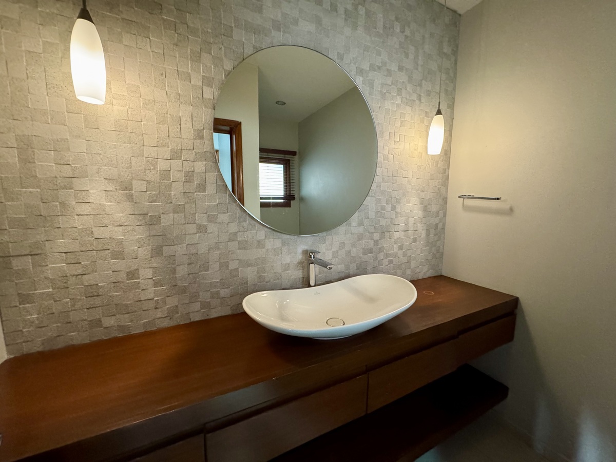 21 de 41: Medio baño PB