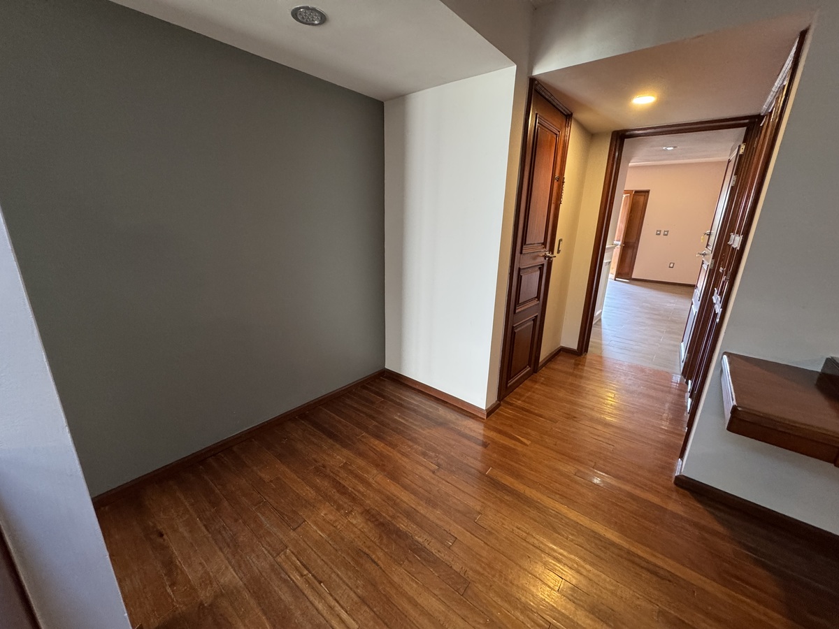 32 de 41: Distribuidor y clóset de blancos