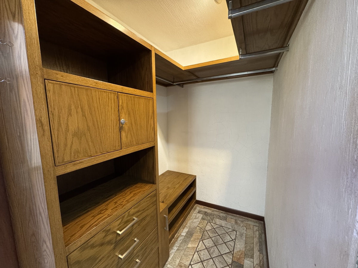 34 de 41: Vestidor rec secundaria #1