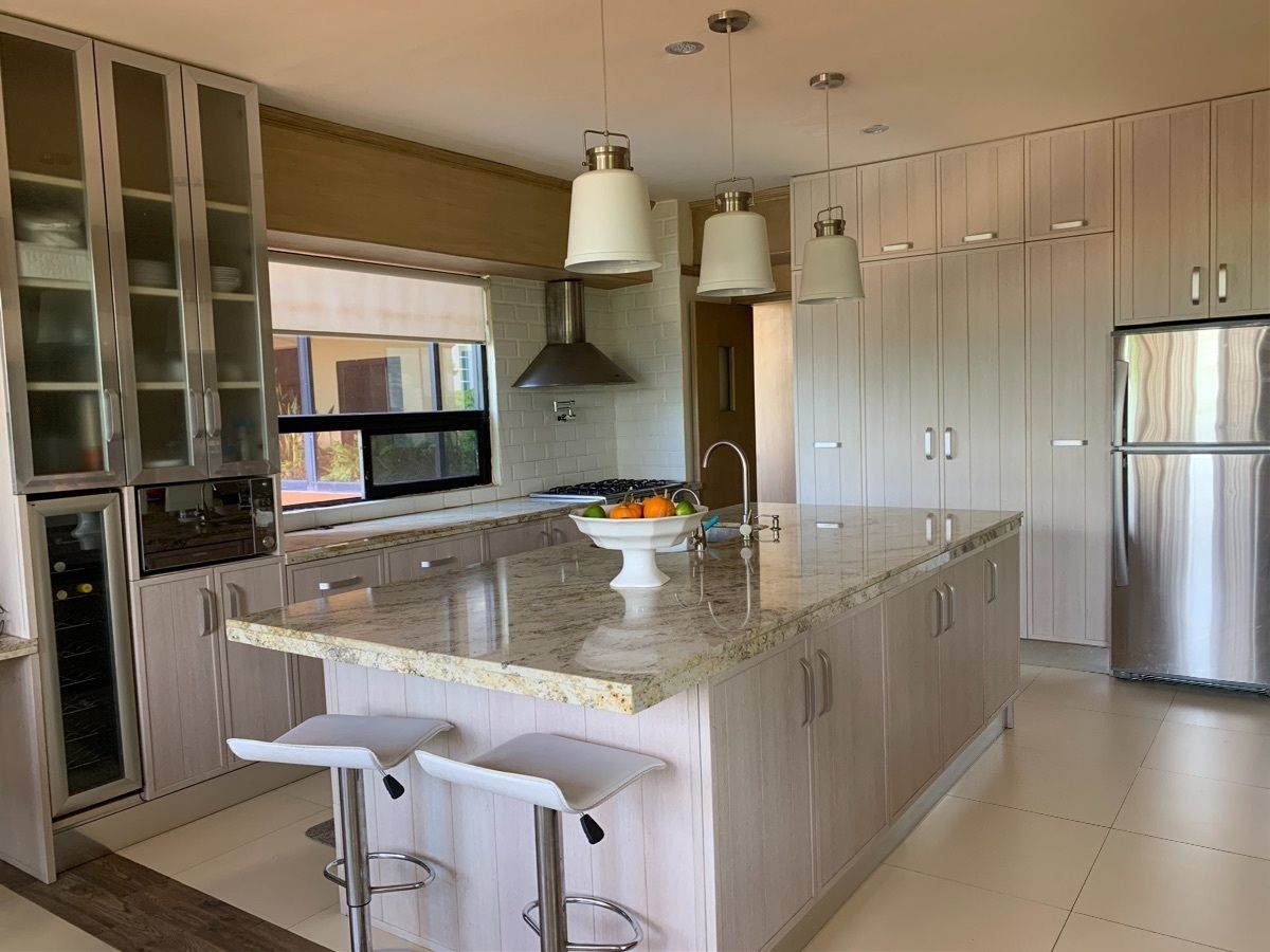 2 de 12: COCINA REMODELADA EQUIPADA