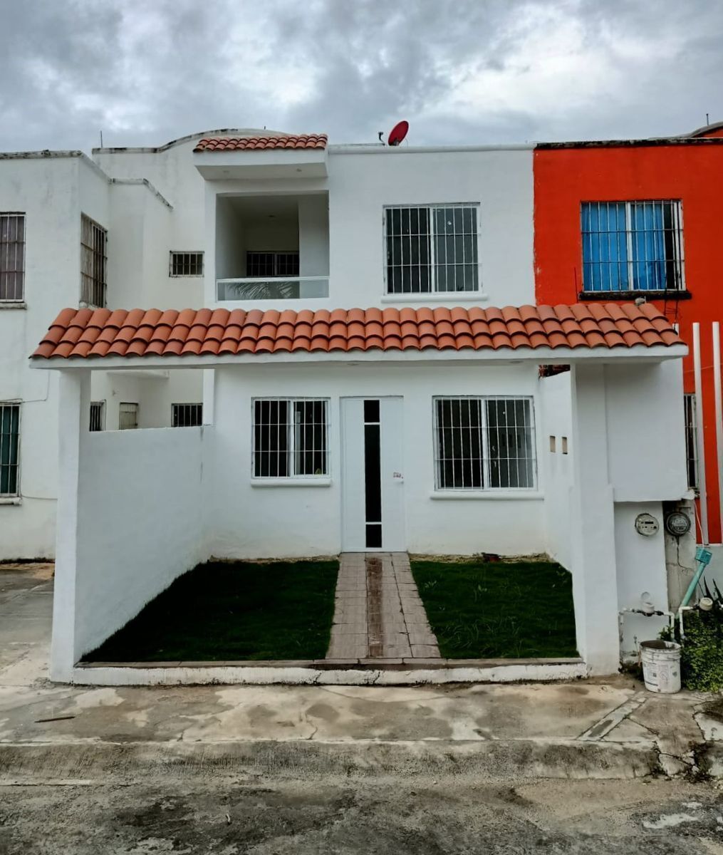 Casa de 3 Recamaras en Venta en Fraccionamiento Galaxia 2 Playa del Carmen