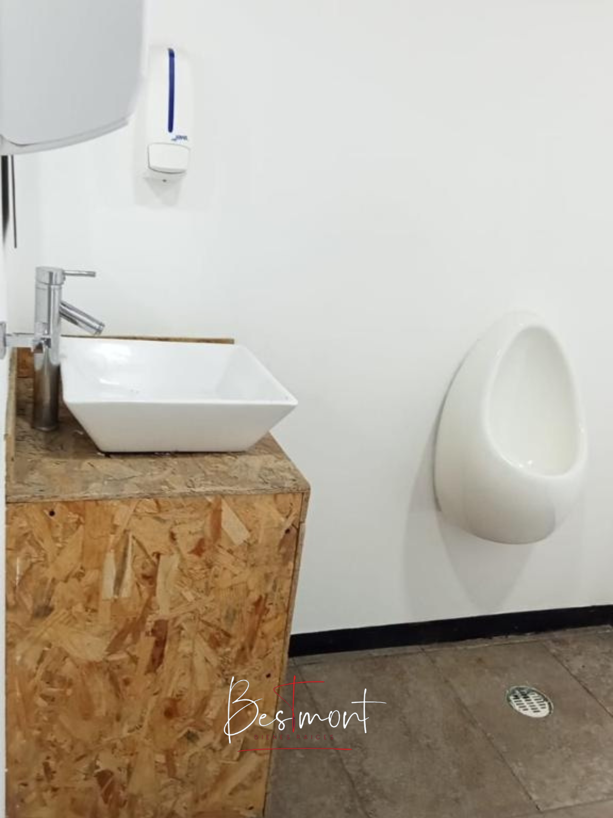 5 de 25: Baño en local b en PB