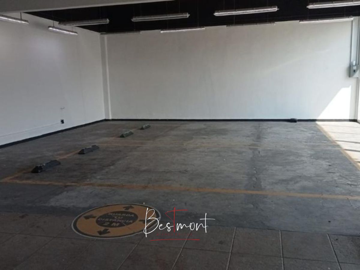 8 de 25: Local c en PB