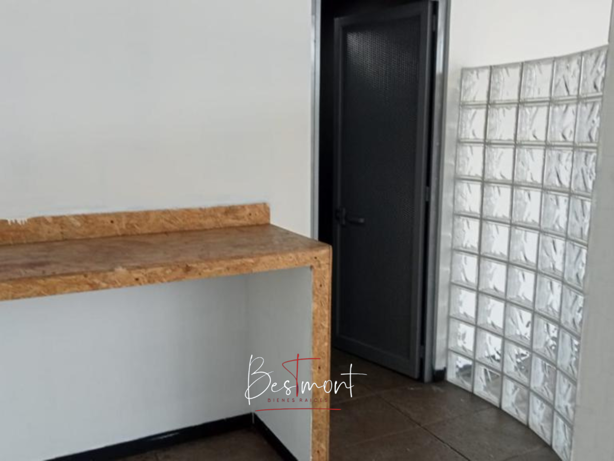 4 de 25: Local b en PB