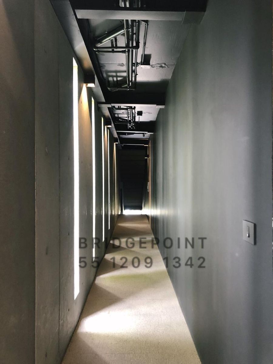 27 of 27: PASILLO HACIA LA SALIDA  DEL EDIFICIO