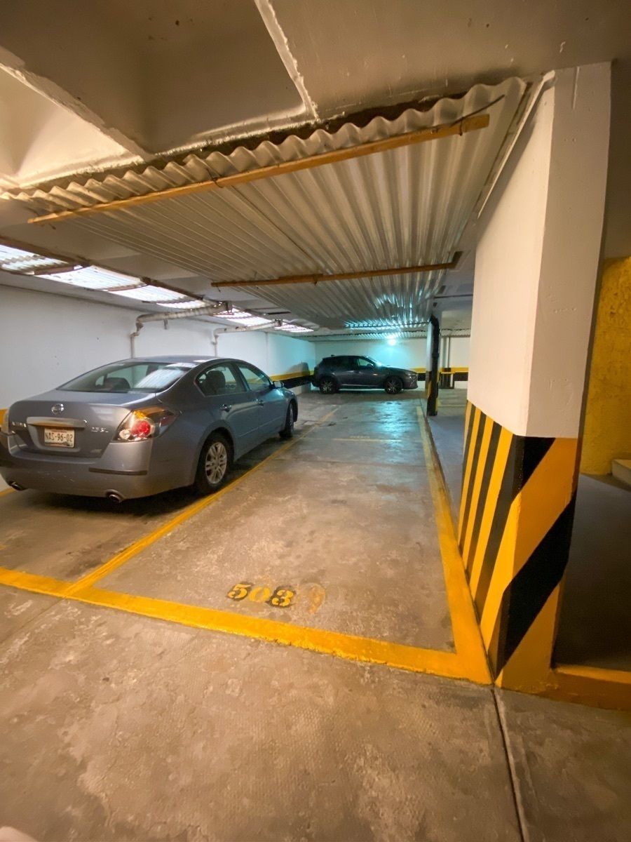 17 de 20: Estacionamiento