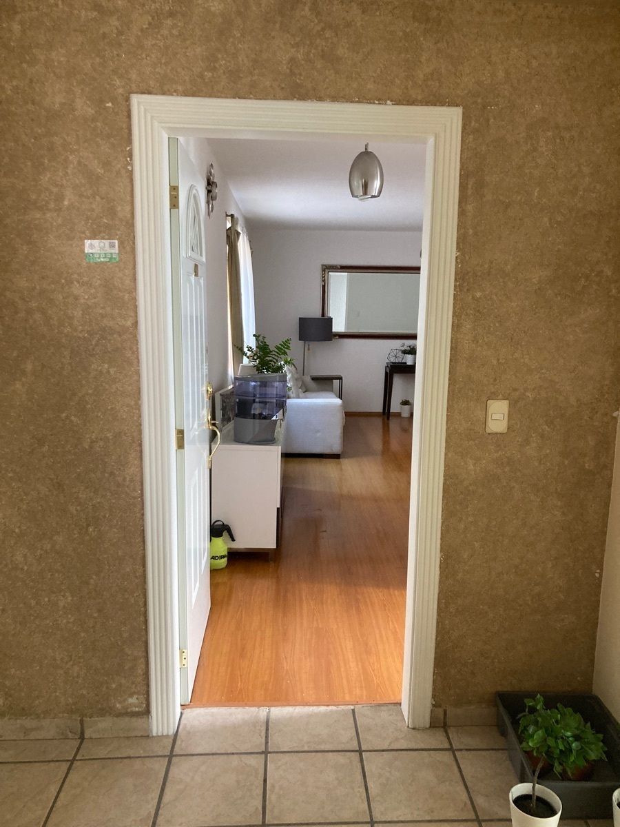 10 of 11: Entrada departamento