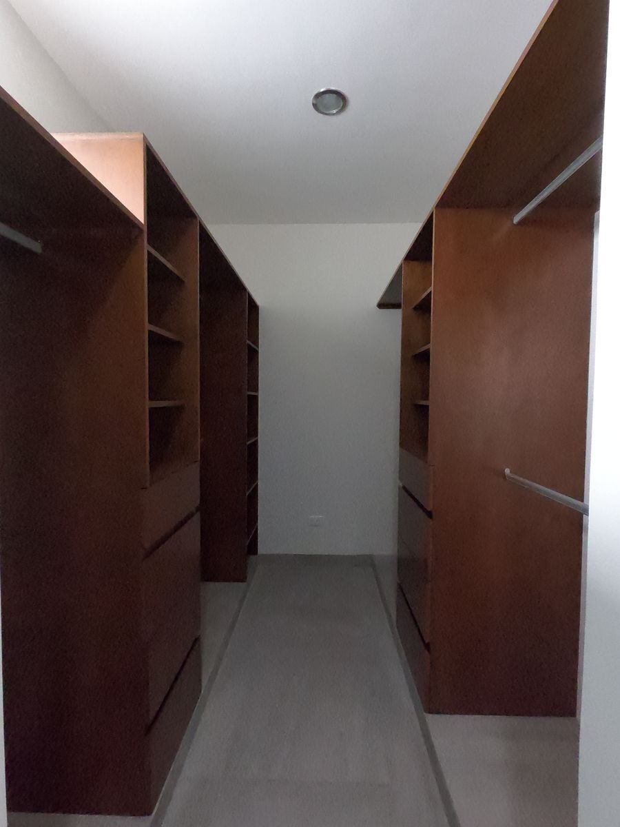 7 de 35: Closet vestidor Residencial Olisea Cholul Mérida