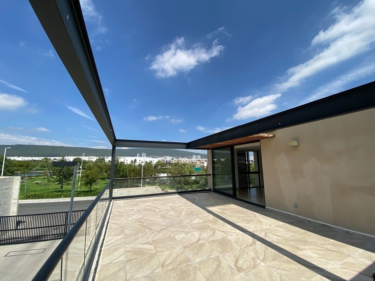 PH en venta con hermosa vista frente al lago