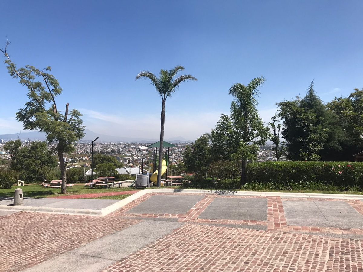 4 de 10: Areas verdes y juegos infantiles