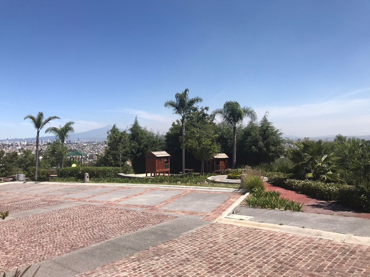 5 de 10: Areas verdes y juegos infantiles