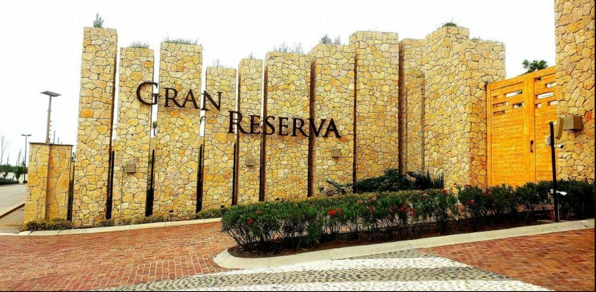 1 de 10: Fachada Fraccionamiento