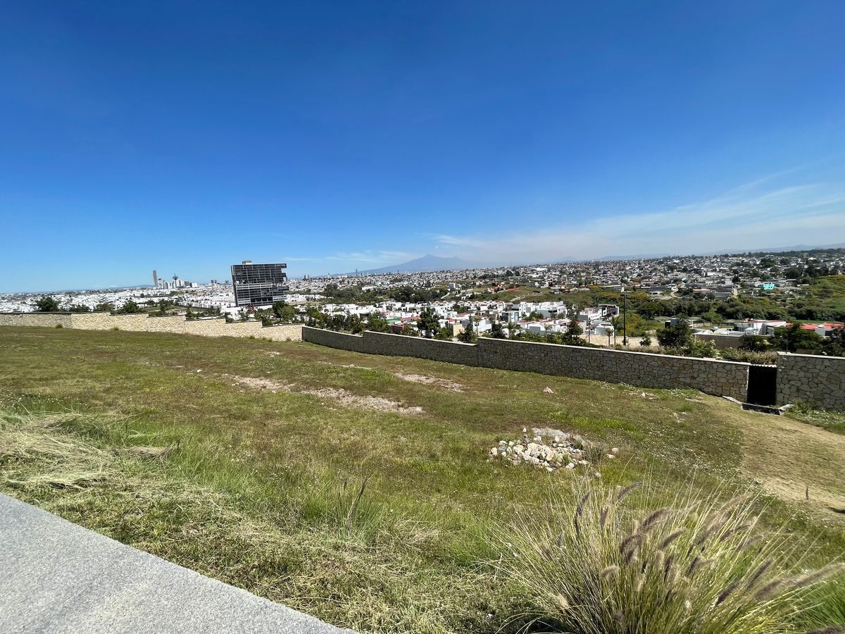 2 de 10: Fachada Terreno