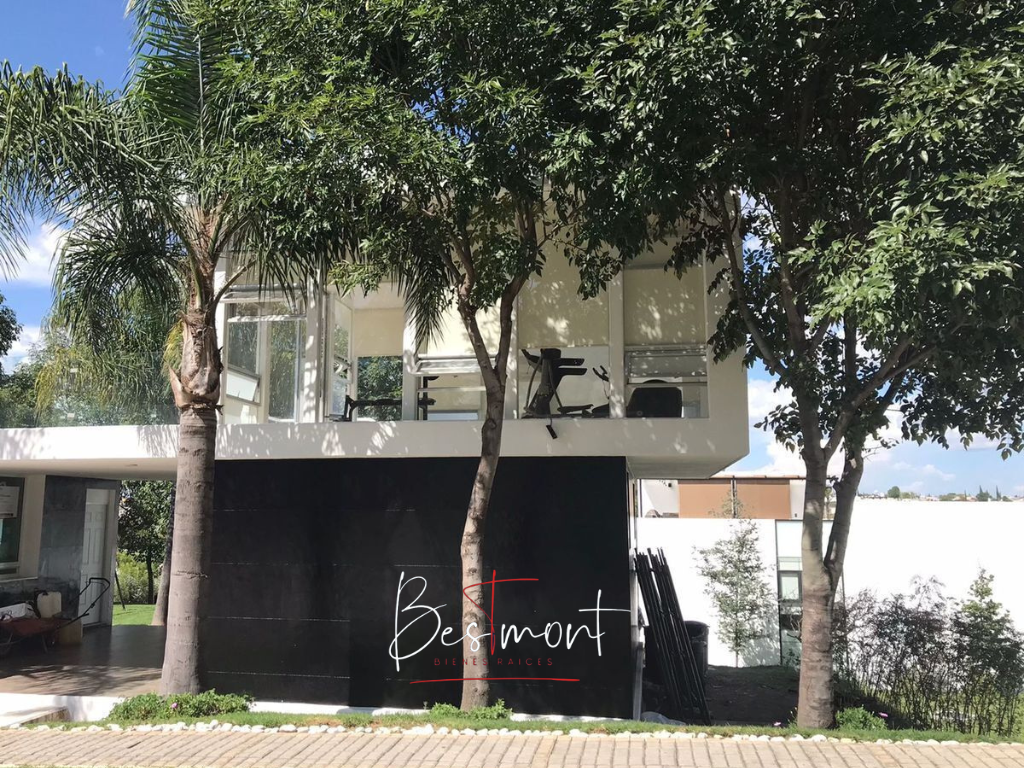 7 de 12: Gimnasio Casa Club