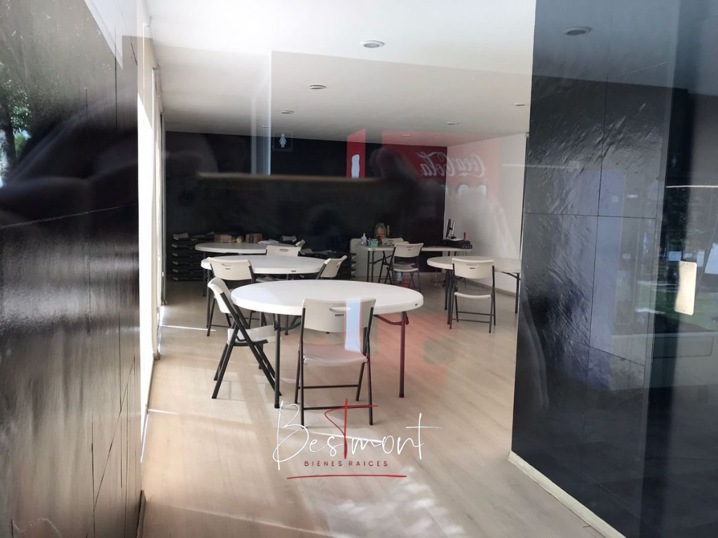 8 de 12: Salón de usos múltiples Casa Club