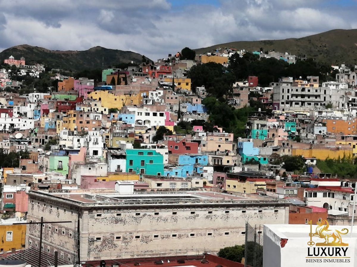 CASA EN EL CENTRO DE LA CIUDAD