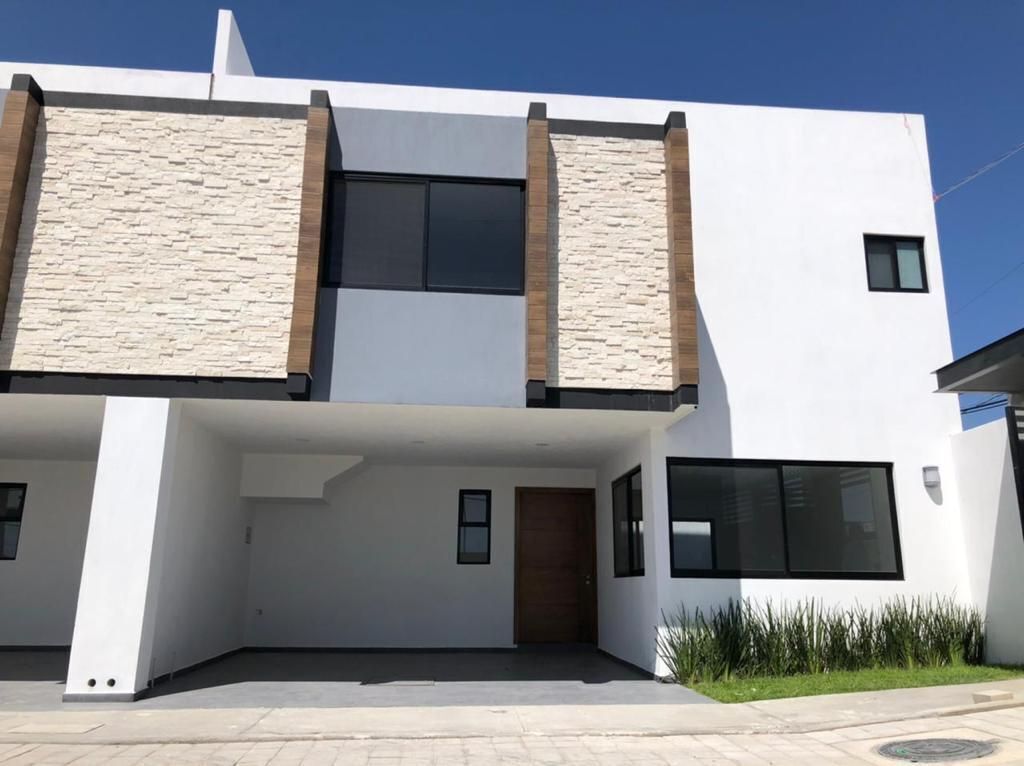 VENTA DE HERMOSA CASA NUEVA DE 4 RECÁMARAS Y ROOF GARDEN EN PUEBLA