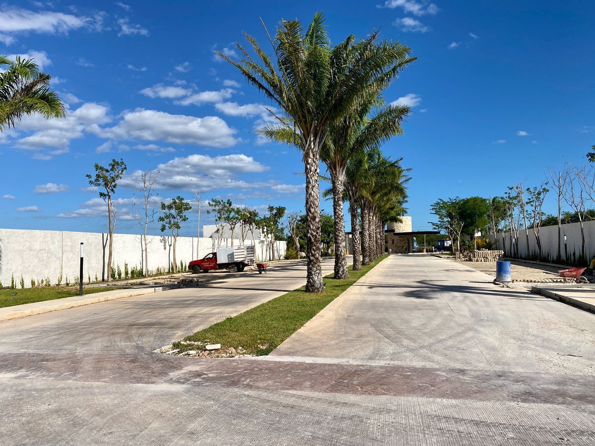 Lotes residenciales en Zentura: privada con amenidades.
