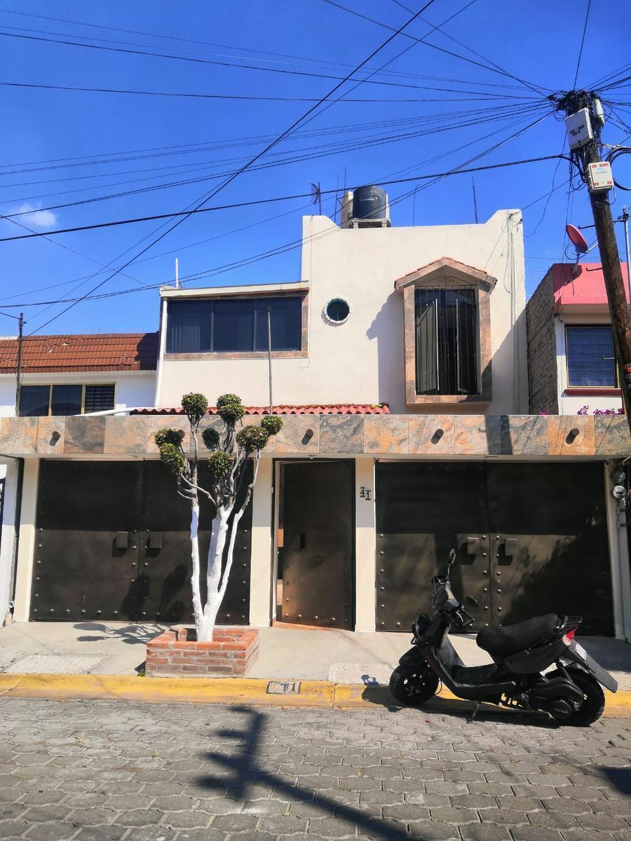 Casa en RENTA en Bosques de Aragón!