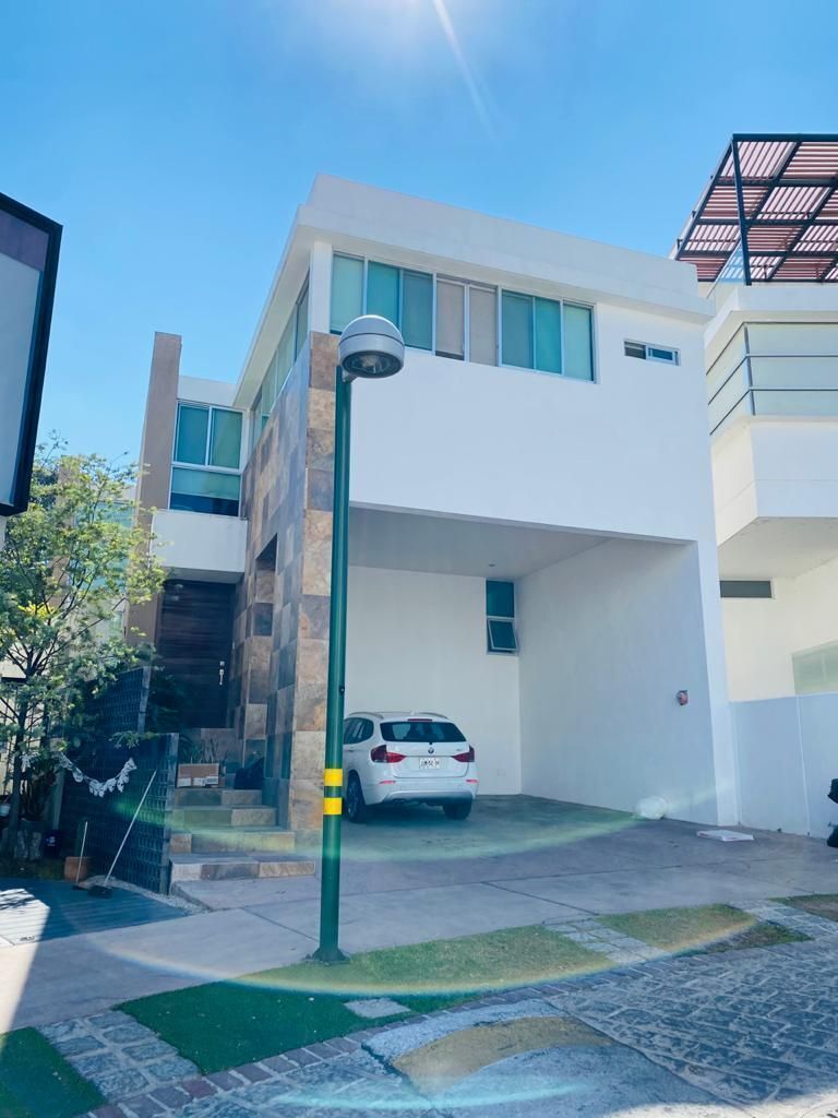 2 de 44: casa 110 calle 6 dentro de coto Castaños