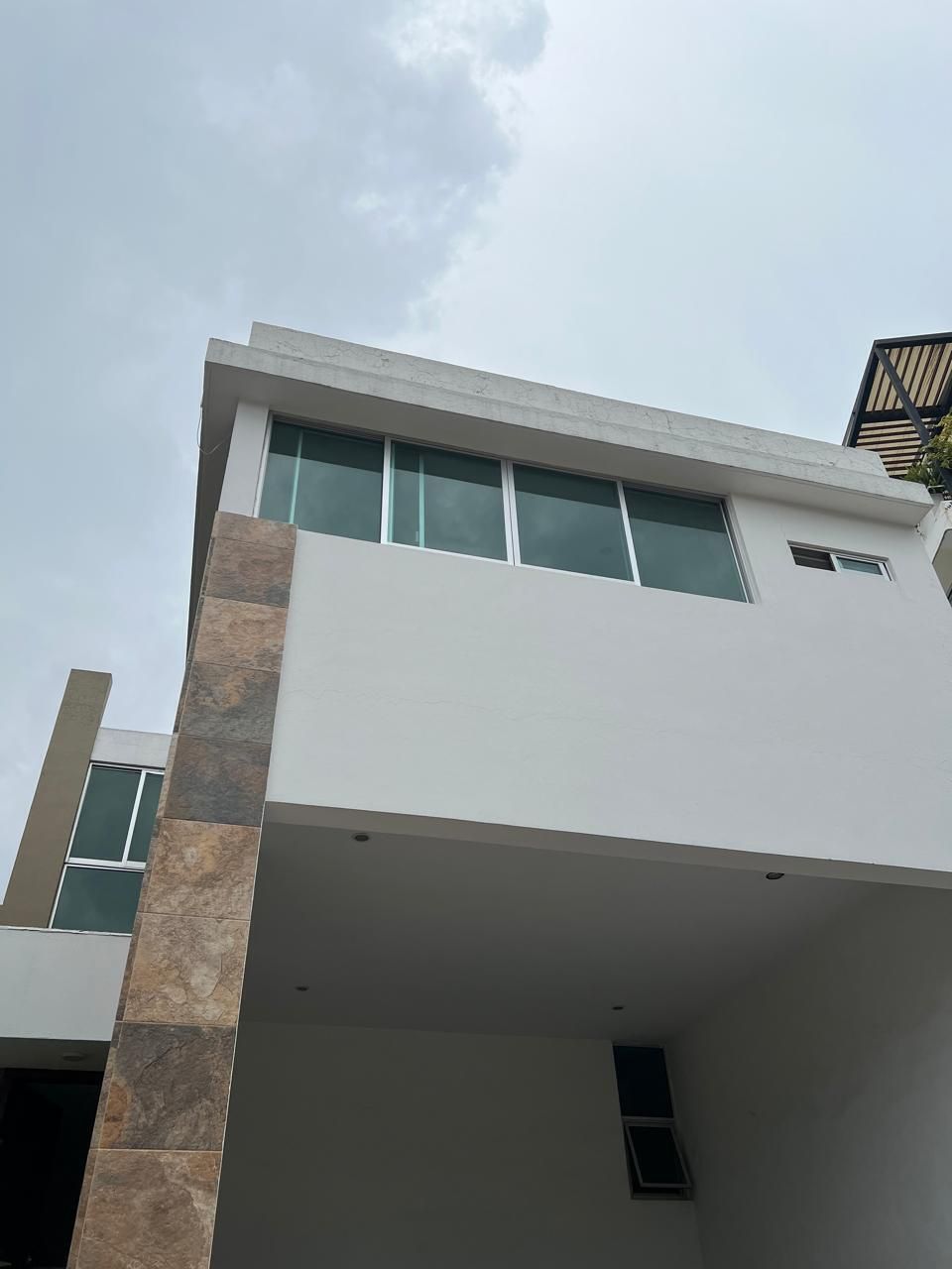 1 de 44: frente de la casa