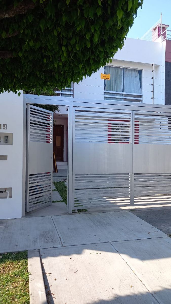 29 de 30: casa en renta con dos cocheras