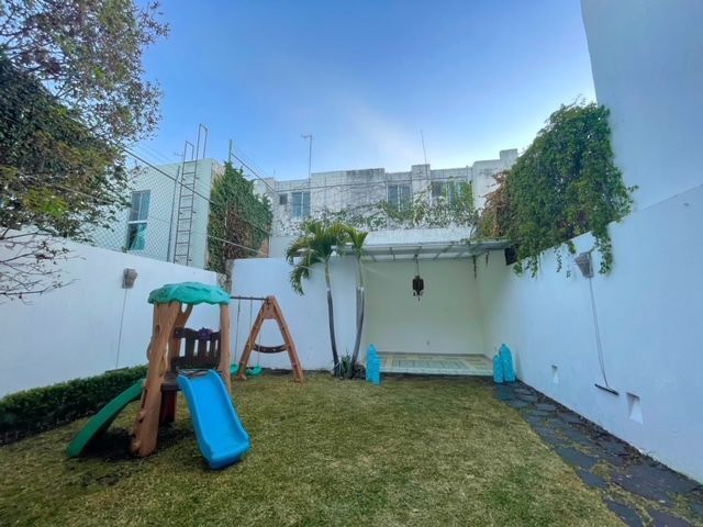 2 de 30: amplio jardín