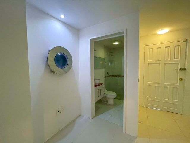 10 de 30: baño completo en planta baja y pecera