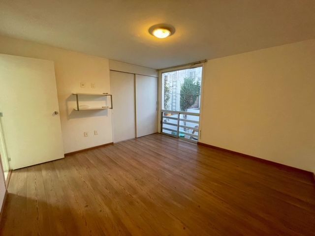 25 de 30: recámara principal con clóset y aires acondicionados