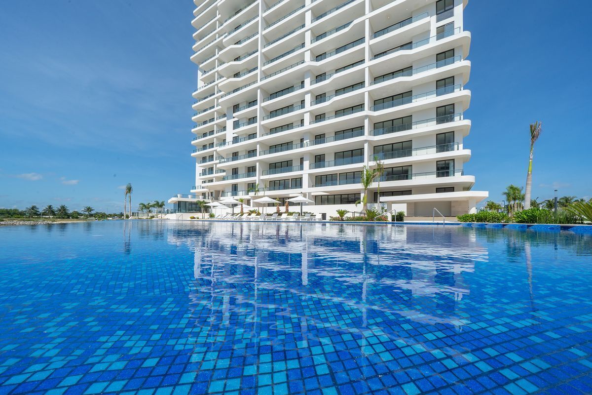 Departamento en venta en Puerto Cancún avenida Bonampak