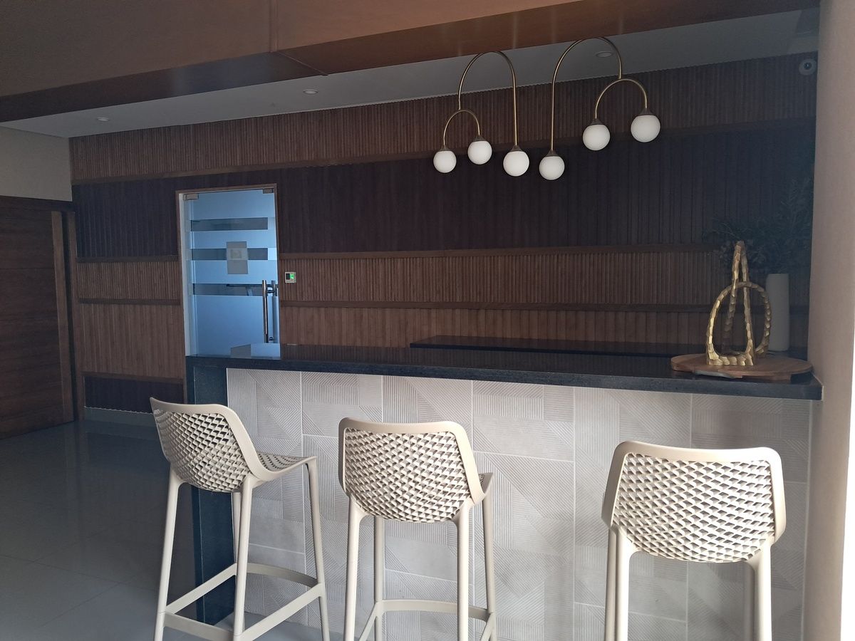 4 of 24: Bar kichenette