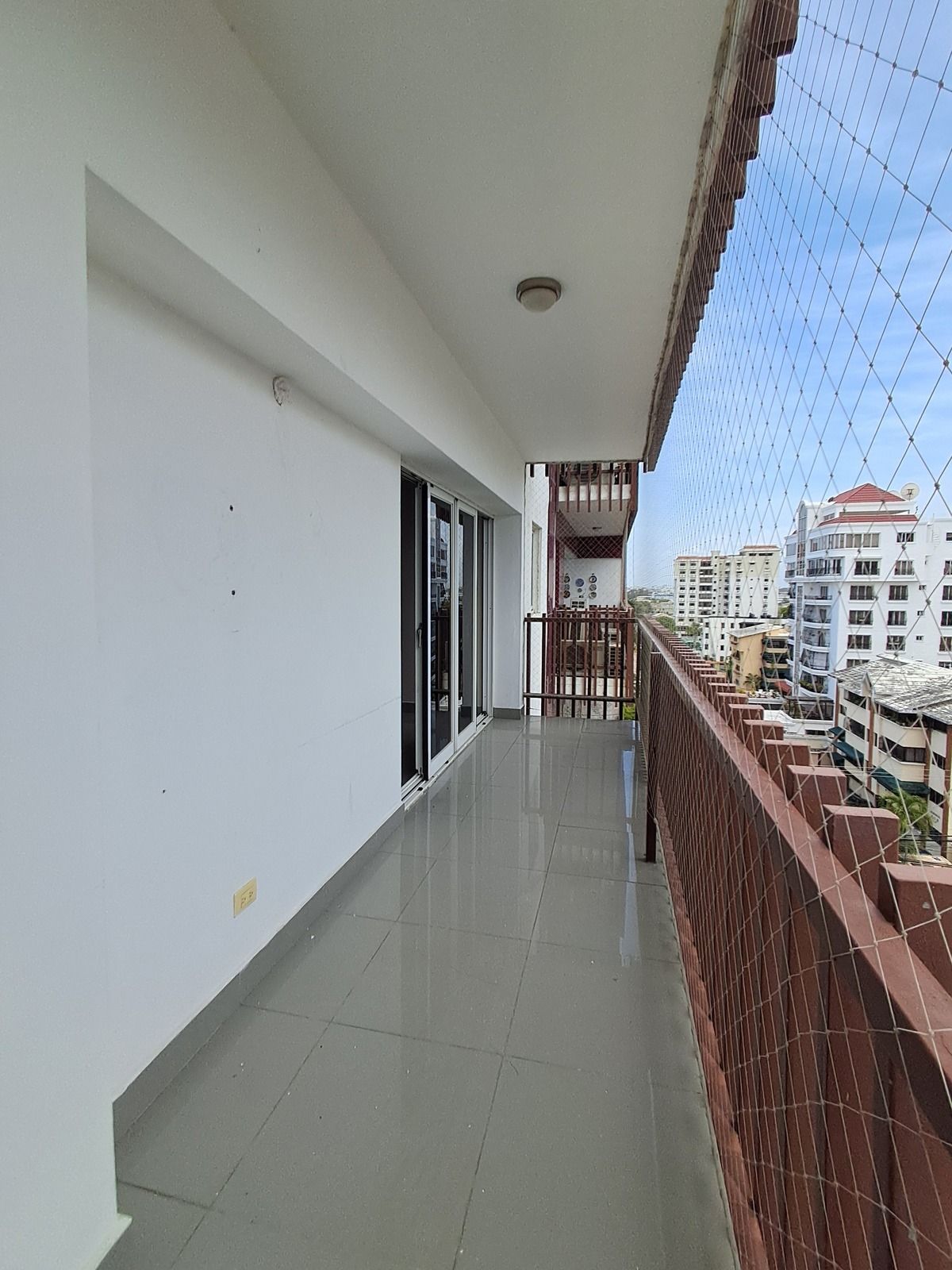 5 of 24: Balcón terraza