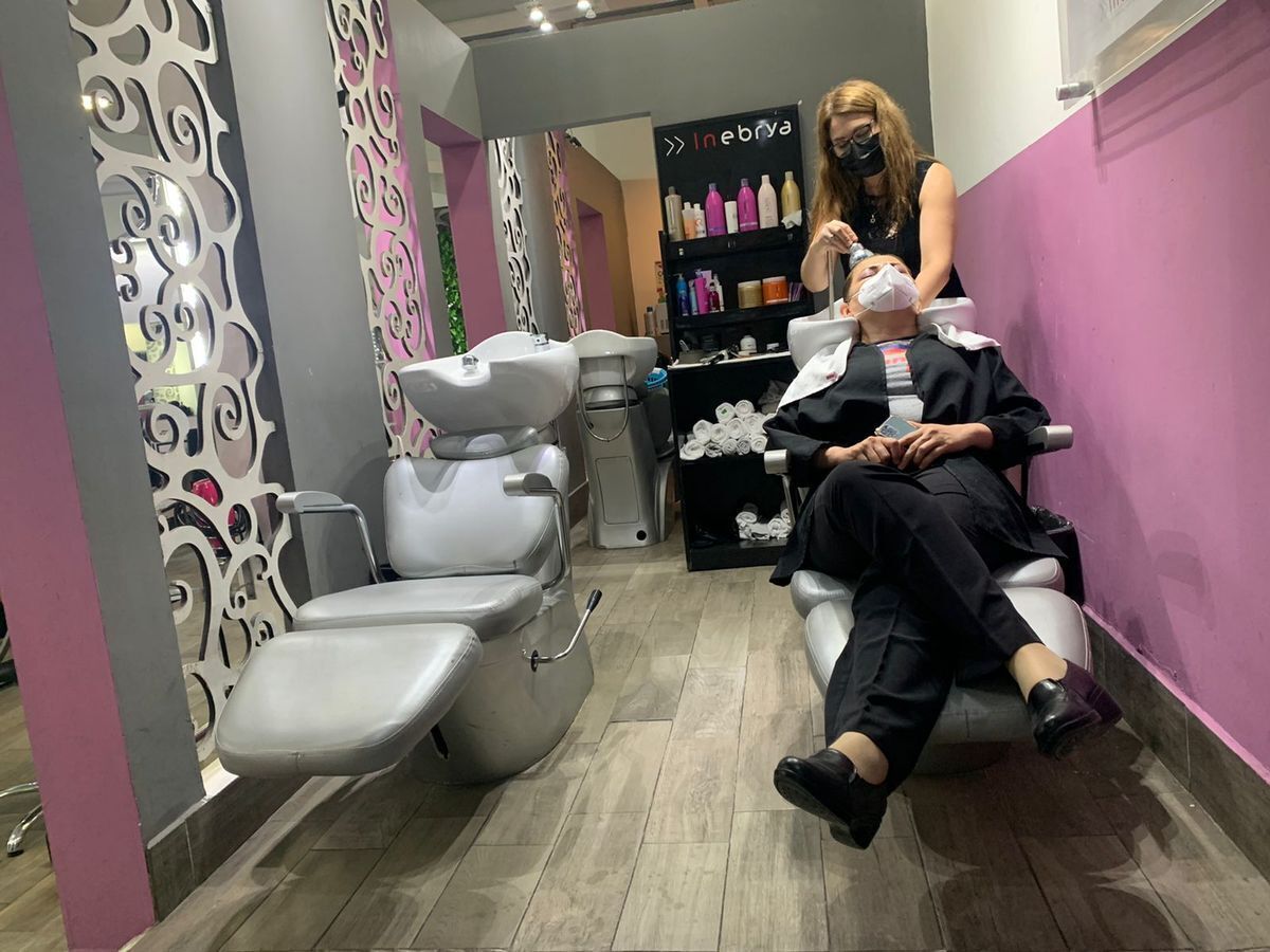 Renta de estaciones de trabajo en Salón de Belleza Amueblado Todo