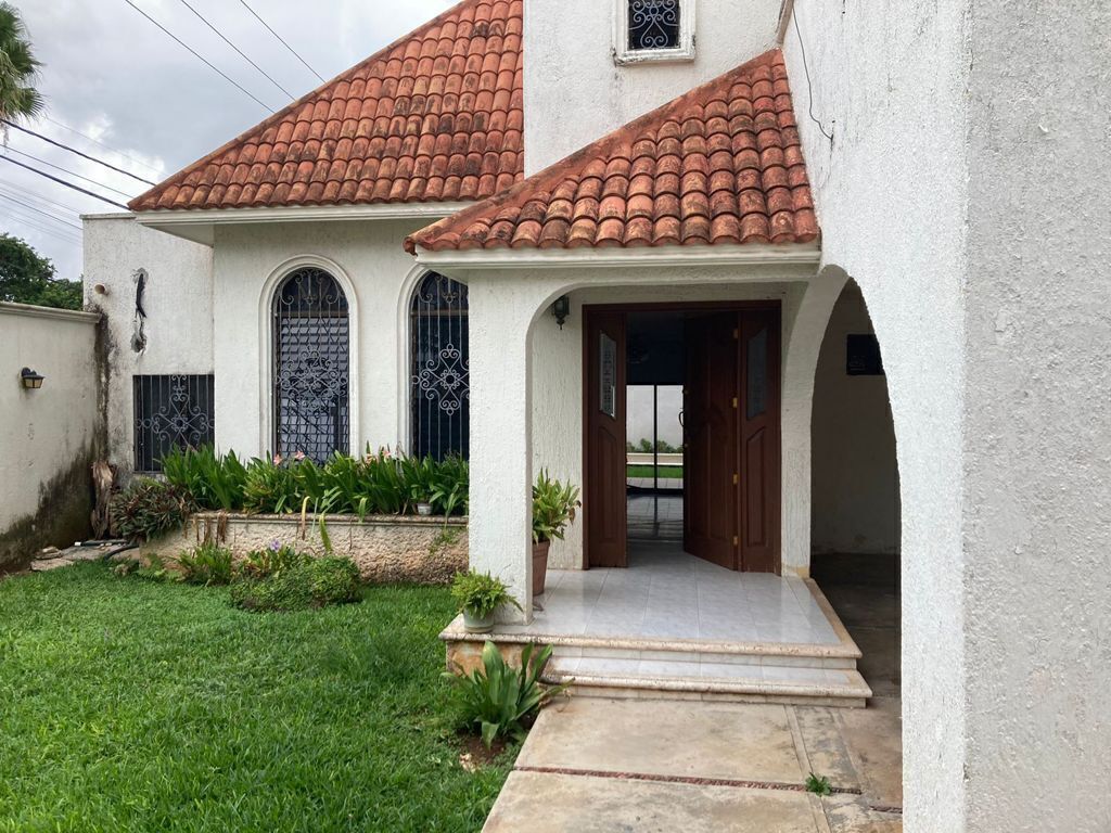 Casa de 2 pisos a una esquina del pocito Monte Alban