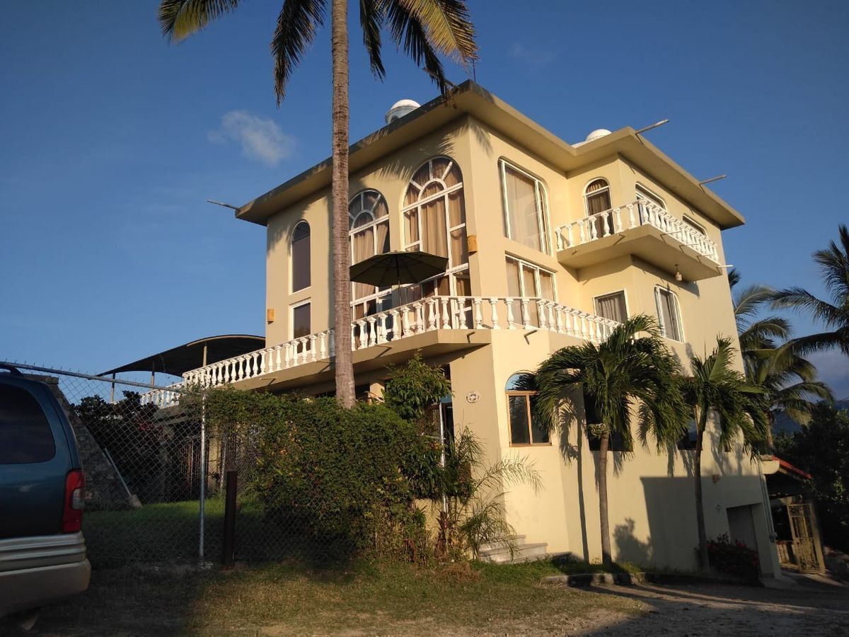 SAN PANCHOS, NAYARIT ELEGANTE CASA A LA VENTA ESPECTACULAR VISTA CERCA