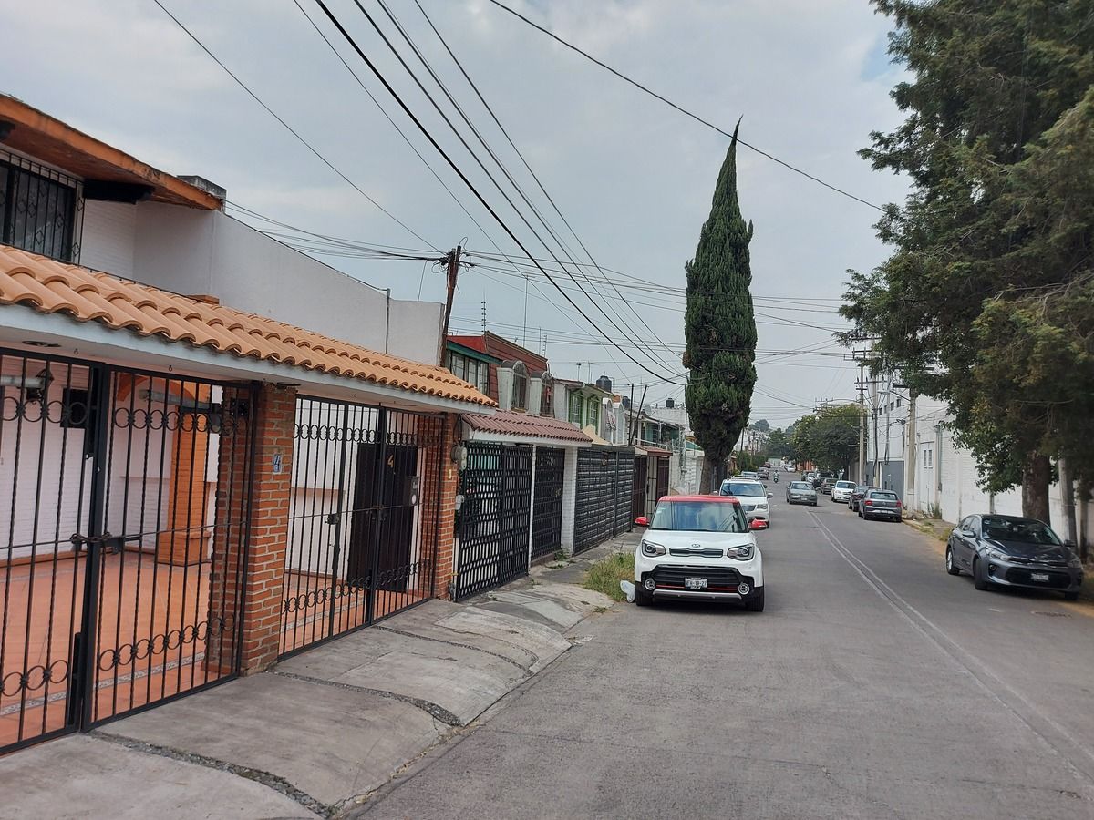 1 de 22: Calle tranquila, esquina Periférico 