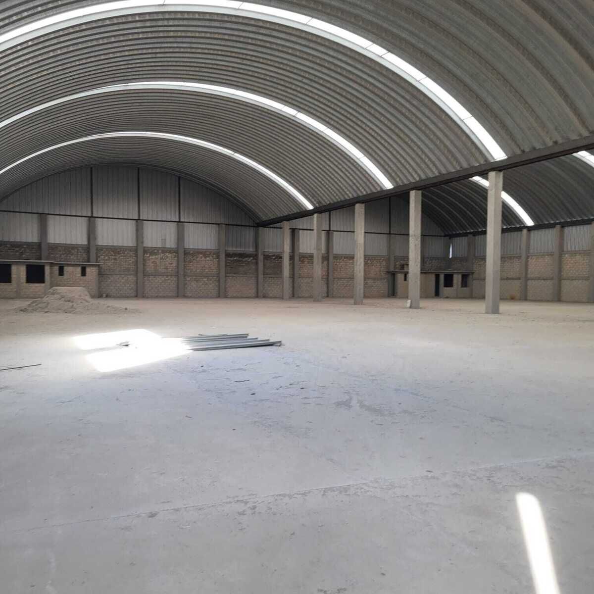 2 of 4: Bodega con 6 andenes de carga y descarga