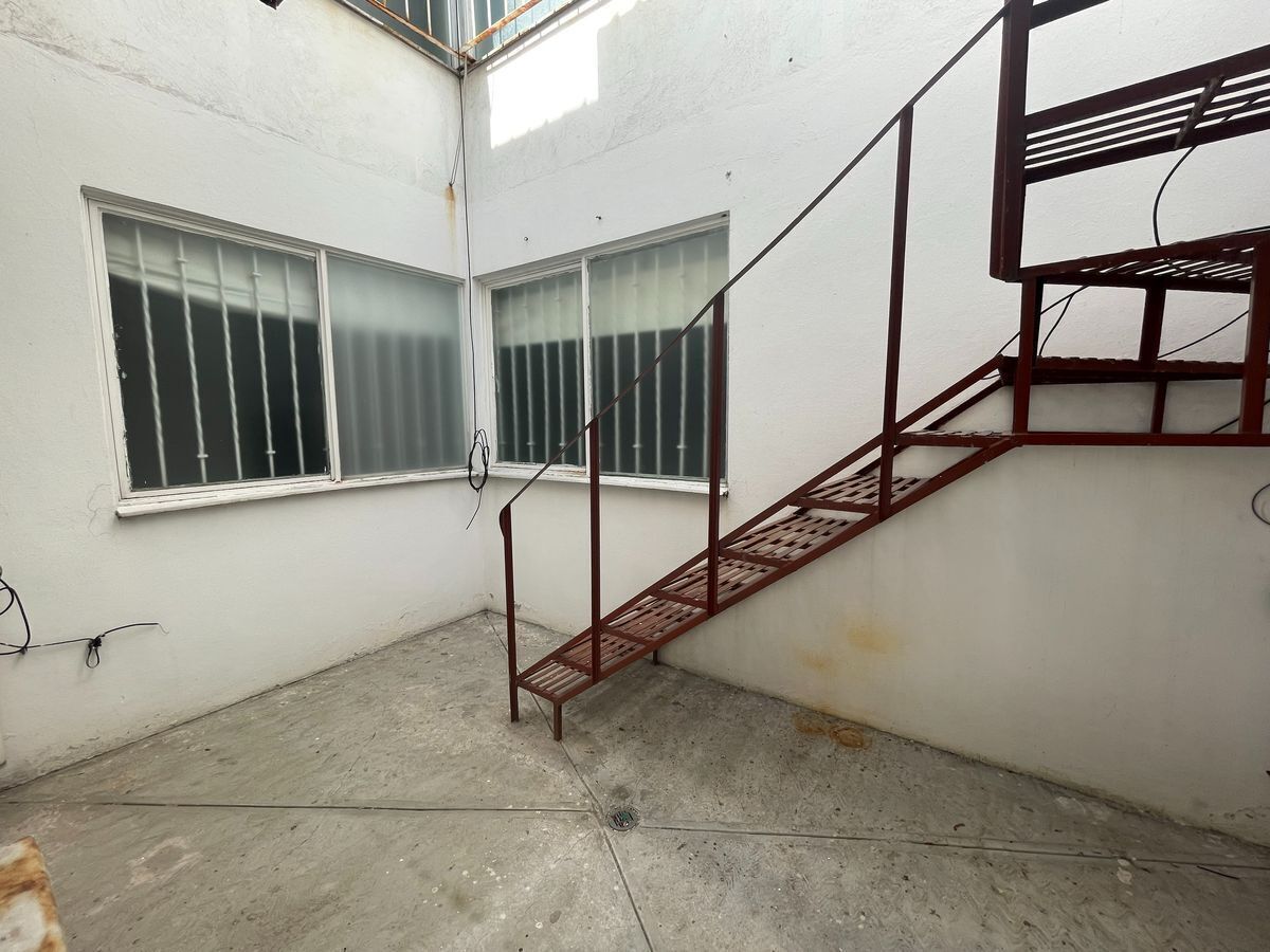 18 de 43: Patio de acceso a PA para Privado o Cuarto de Archivo