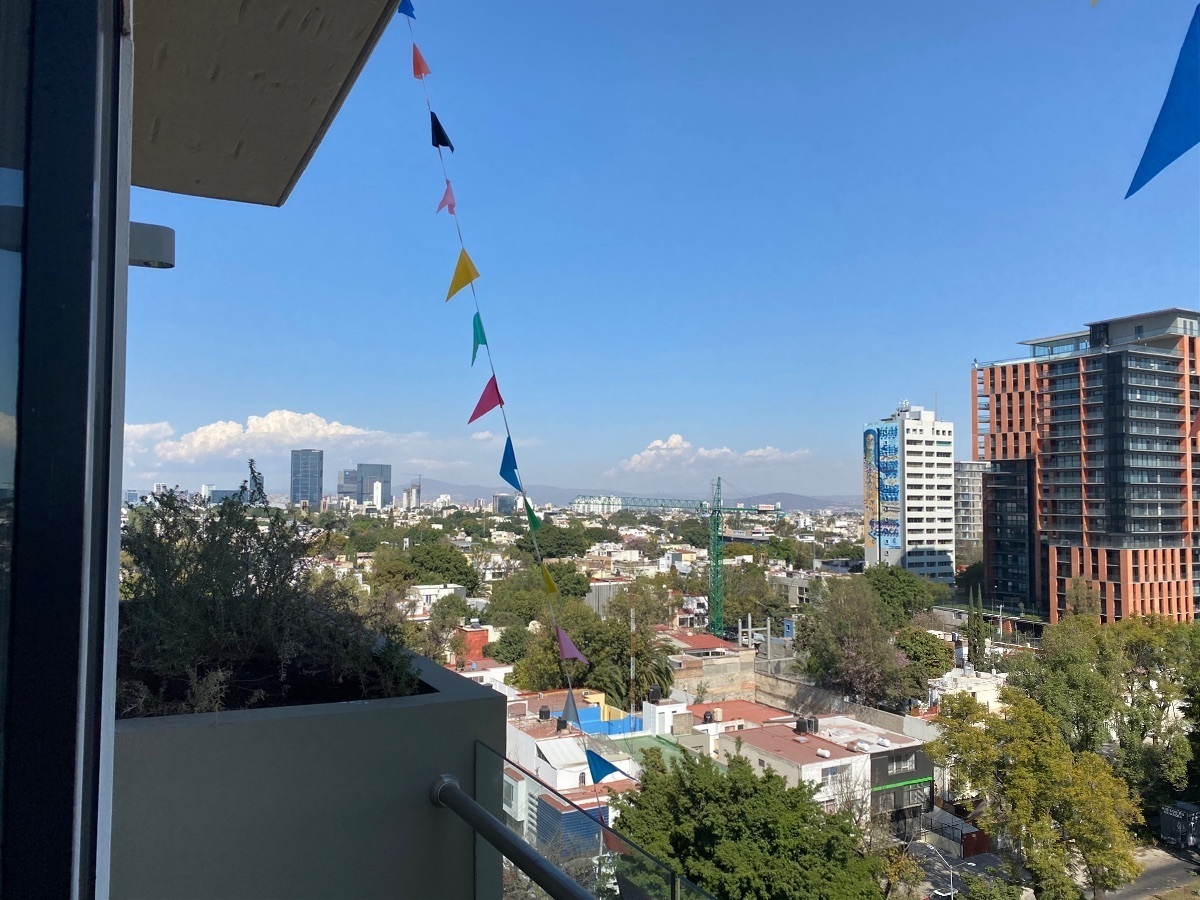 20 de 34: balcón con jardinera