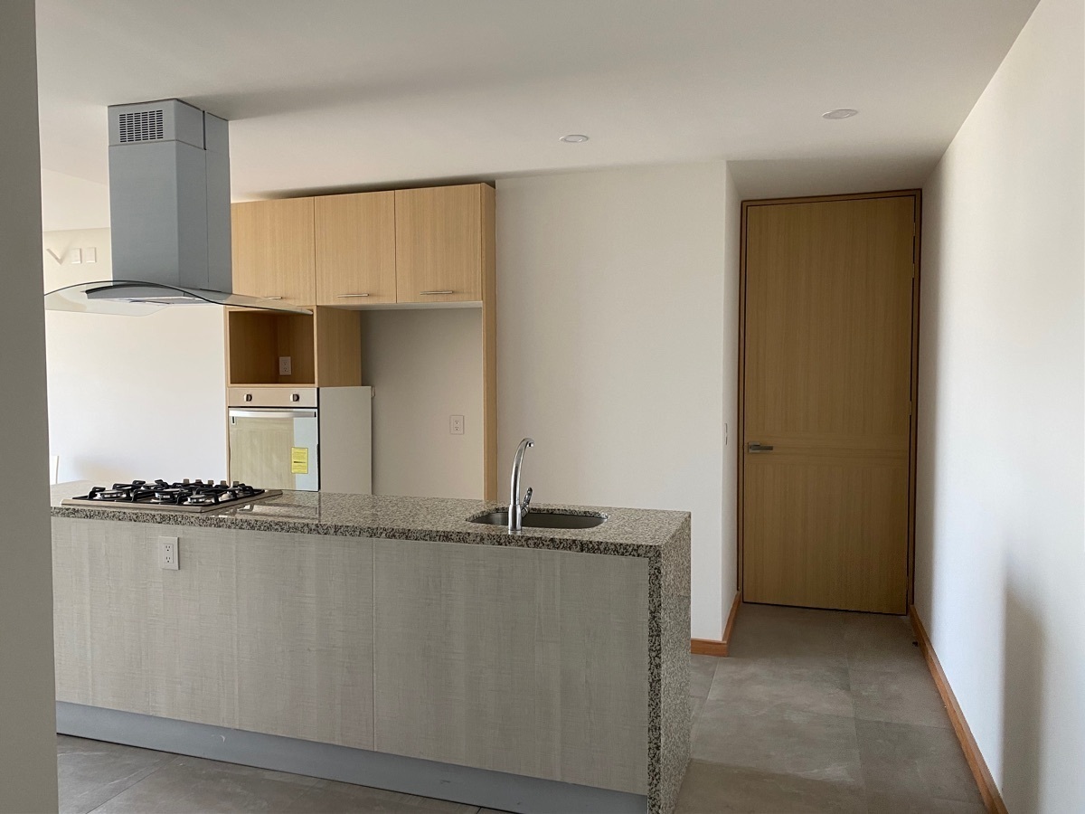 11 de 32: cocina integral con horno estufa y campana